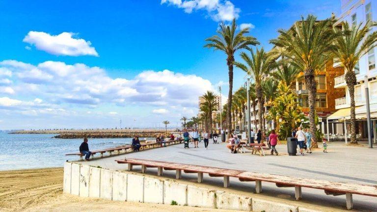 APARTAMENTOS DE OBRA NUEVA EN TORREVIEJAApartamentos y áticos de obra nueva en Torrevieja.Residencial de obra nueva de 17 exclusivos apartamentos y áticos de 1 y 2 dormitorios...