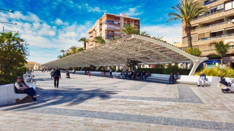 APARTAMENTOS DE OBRA NUEVA EN TORREVIEJAApartamentos y áticos de obra nueva en Torrevieja.Residencial de obra nueva de 17 exclusivos apartamentos y áticos de 1 y 2 dormitorios...