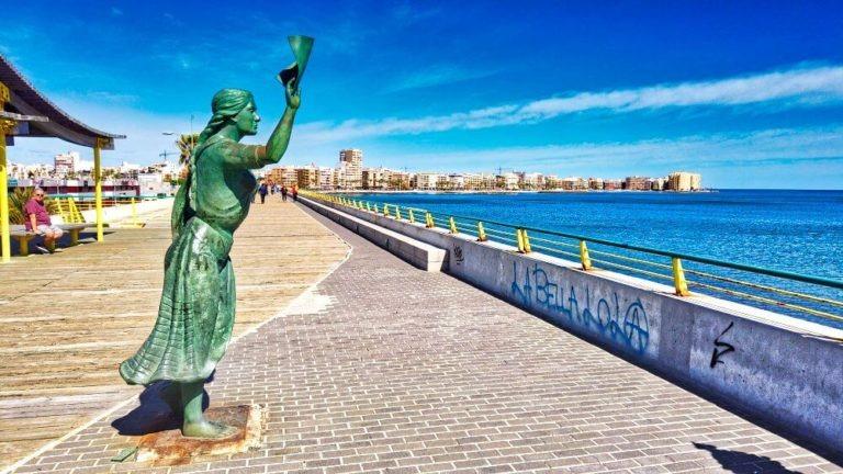 APARTAMENTOS DE OBRA NUEVA EN TORREVIEJAApartamentos y áticos de obra nueva en Torrevieja.Residencial de obra nueva de 17 exclusivos apartamentos y áticos de 1 y 2 dormitorios...