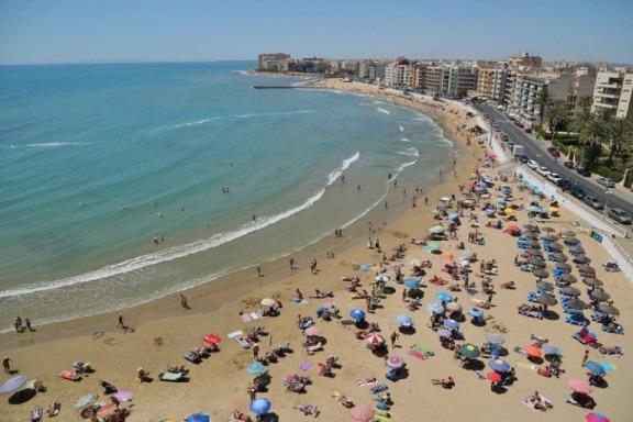 APARTAMENTOS DE OBRA NUEVA EN TORREVIEJAApartamentos y áticos de obra nueva en Torrevieja.Residencial de obra nueva de 17 exclusivos apartamentos y áticos de 1 y 2 dormitorios...