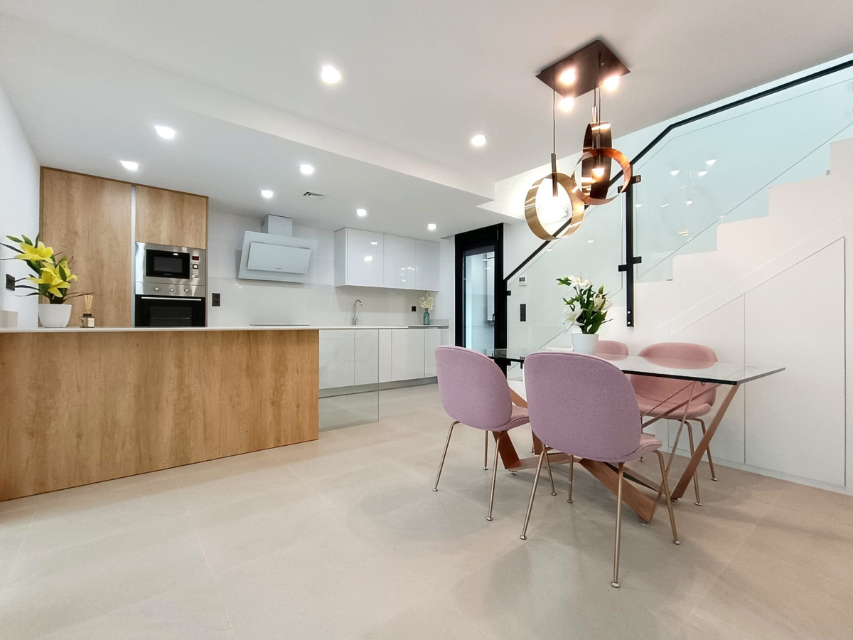 Imagen de Villa Moderna con Piscina Privada en Benijófar, Alicante