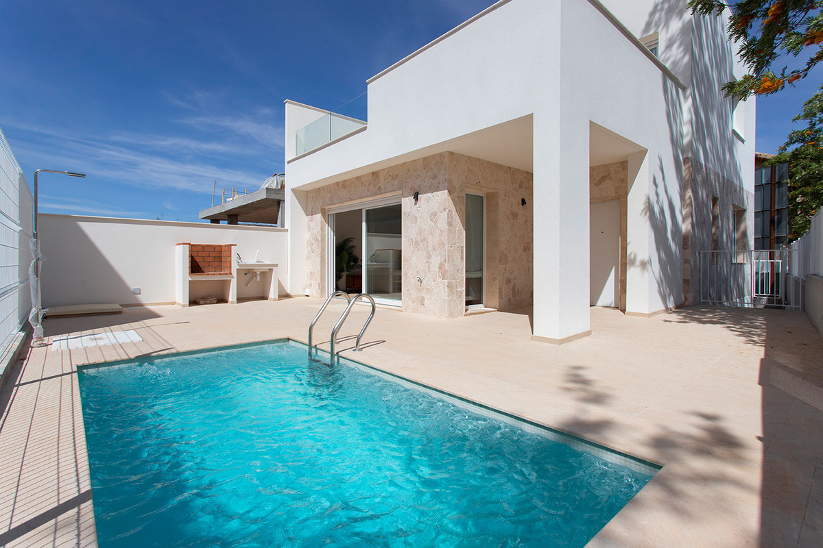 Imagen de Moderna Villa en Hondón: Piscina, Lujo y Eficiencia Energética