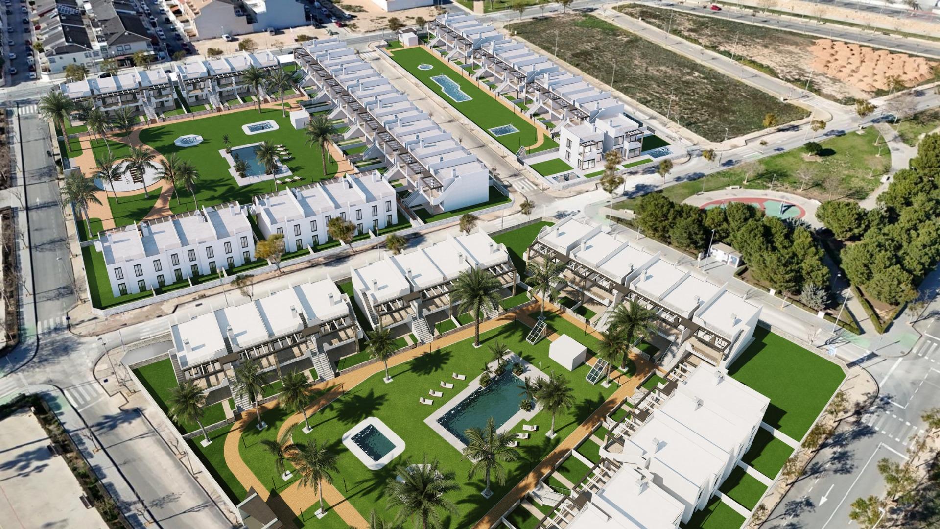 Bungalows de obra nueva en Pilar de la HoradadaViviendas modernas cerca de la playaDescubra este exclusivo complejo residencial de nueva construcción en Pilar de la Horadada, que o...