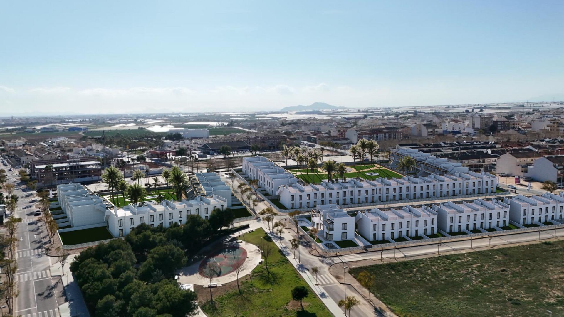 Bungalows de obra nueva en Pilar de la HoradadaViviendas modernas cerca de la playaDescubra este exclusivo complejo residencial de nueva construcción en Pilar de la Horadada, que o...