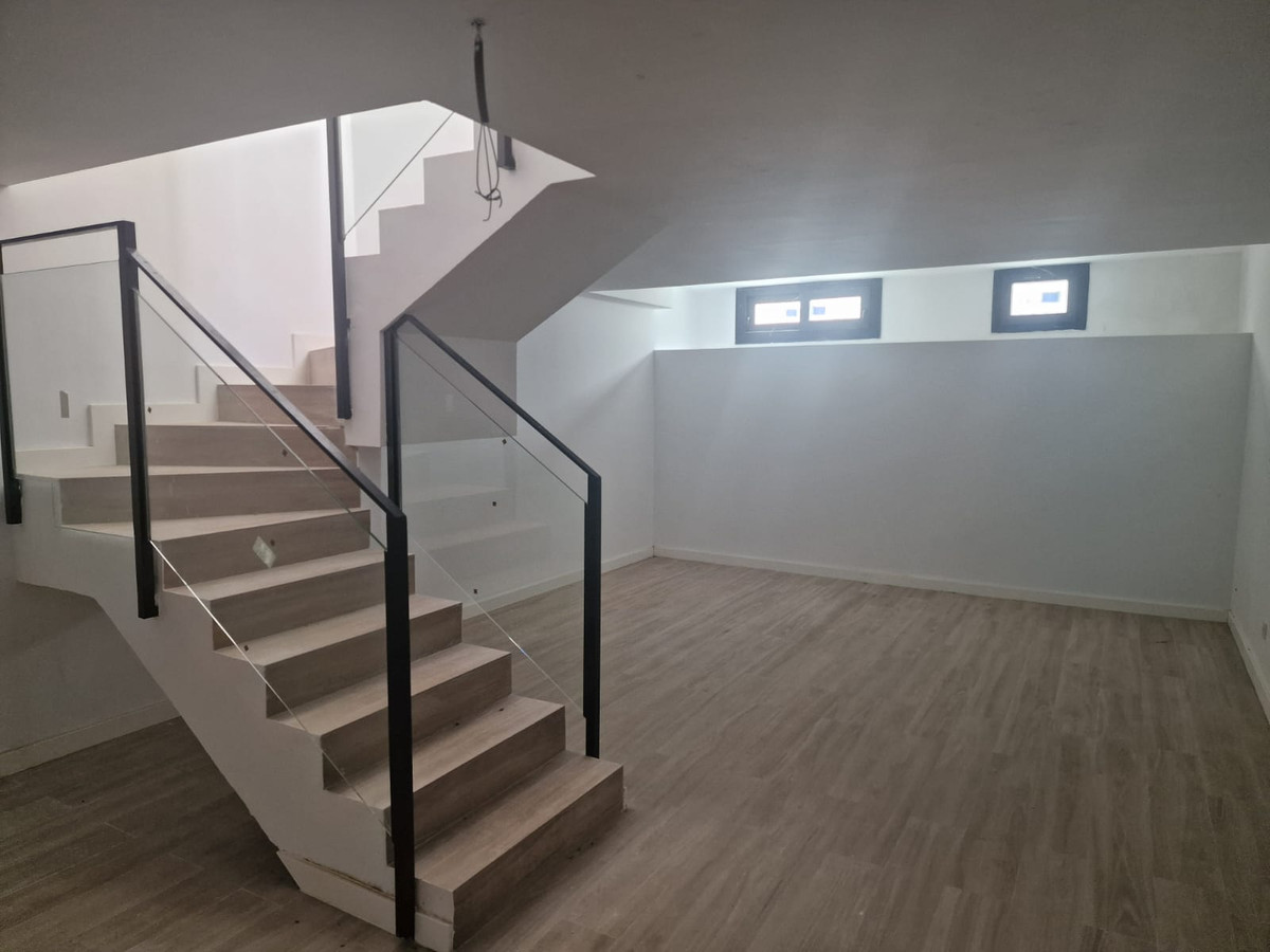 Nueva Promoción: Precios desde 385,000 € hasta 490,000 €. [Habitaciones: 2 - 3] [Baños: 2 - 3] [Construidos: 128.00 m2 - 207.00 m2] VILLA 1 207,45m² construidos en una parcela de 240m². Dispone...