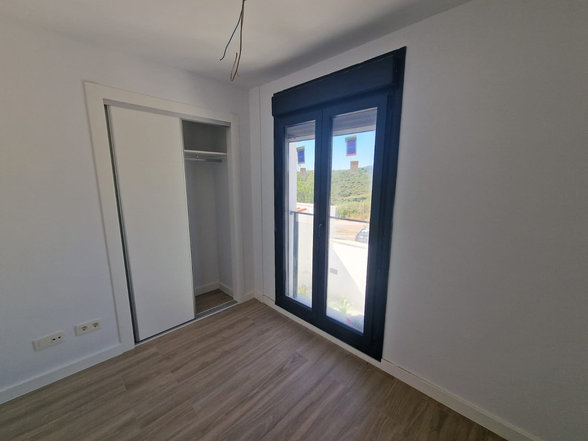 Nueva Promoción: Precios desde 385,000 € hasta 490,000 €. [Habitaciones: 2 - 3] [Baños: 2 - 3] [Construidos: 128.00 m2 - 207.00 m2] VILLA 1 207,45m² construidos en una parcela de 240m². Dispone...
