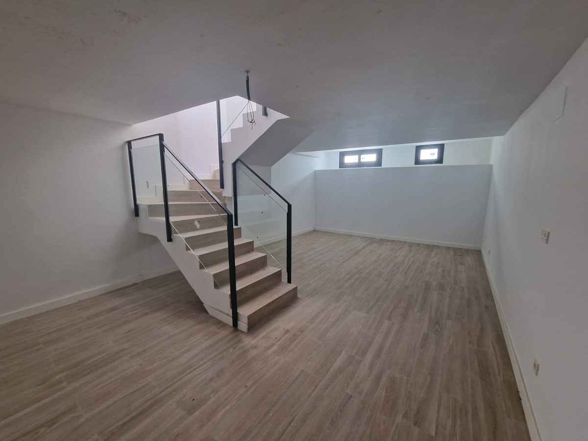 Nueva Promoción: Precios desde 385,000 € hasta 490,000 €. [Habitaciones: 2 - 3] [Baños: 2 - 3] [Construidos: 128.00 m2 - 207.00 m2] VILLA 1 207,45m² construidos en una parcela de 240m². Dispone...