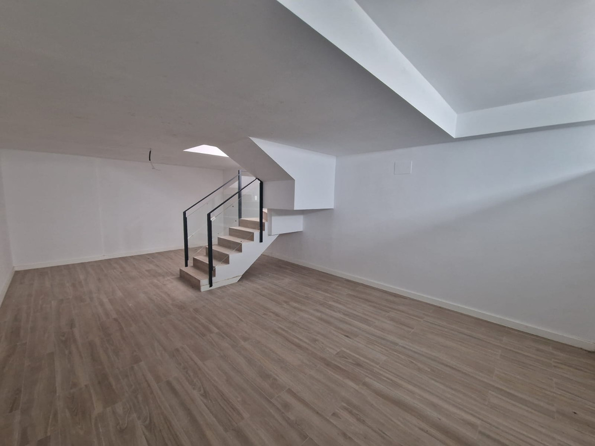Nueva Promoción: Precios desde 385,000 € hasta 490,000 €. [Habitaciones: 2 - 3] [Baños: 2 - 3] [Construidos: 128.00 m2 - 207.00 m2] VILLA 1 207,45m² construidos en una parcela de 240m². Dispone...