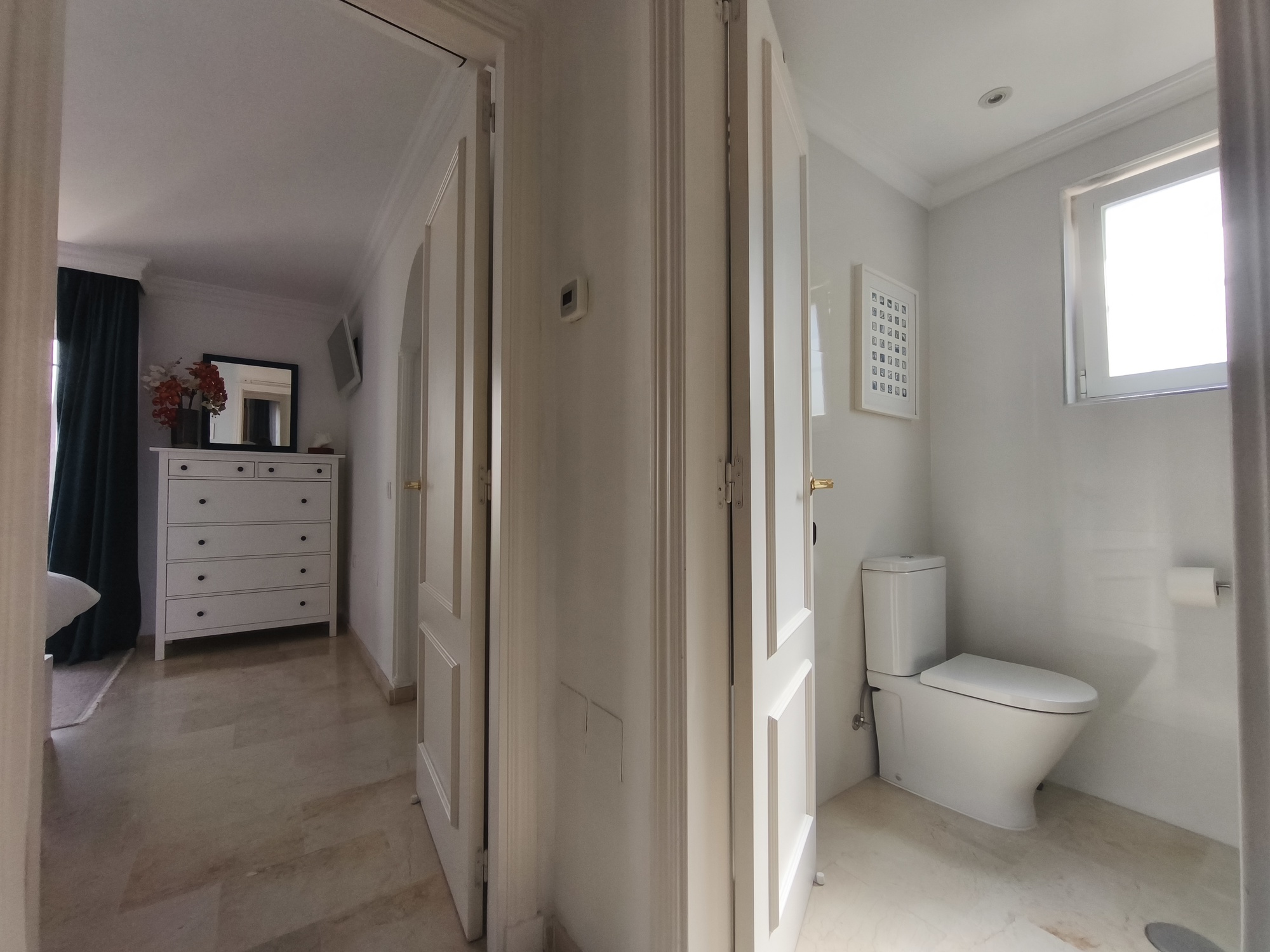 Espectacular Chalet Pareado de Esquina en Estepona: ¡Listo para entrar a vivir y con Coste Eléctrico Cero!