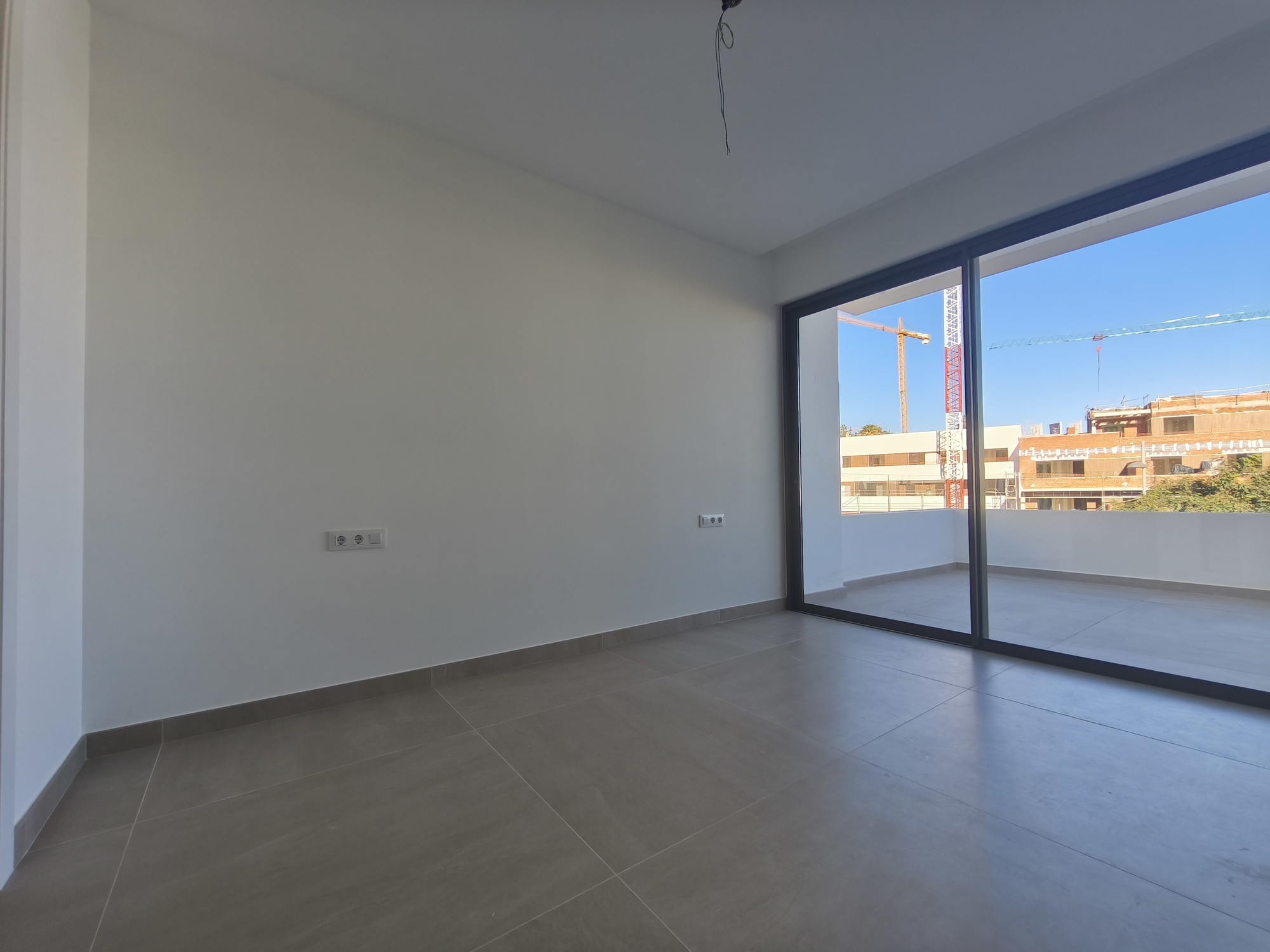 Impresionante ático de 3 dormitorios con piscina privada y vistas panorámicas al mar en La Gaspara, Estepona.