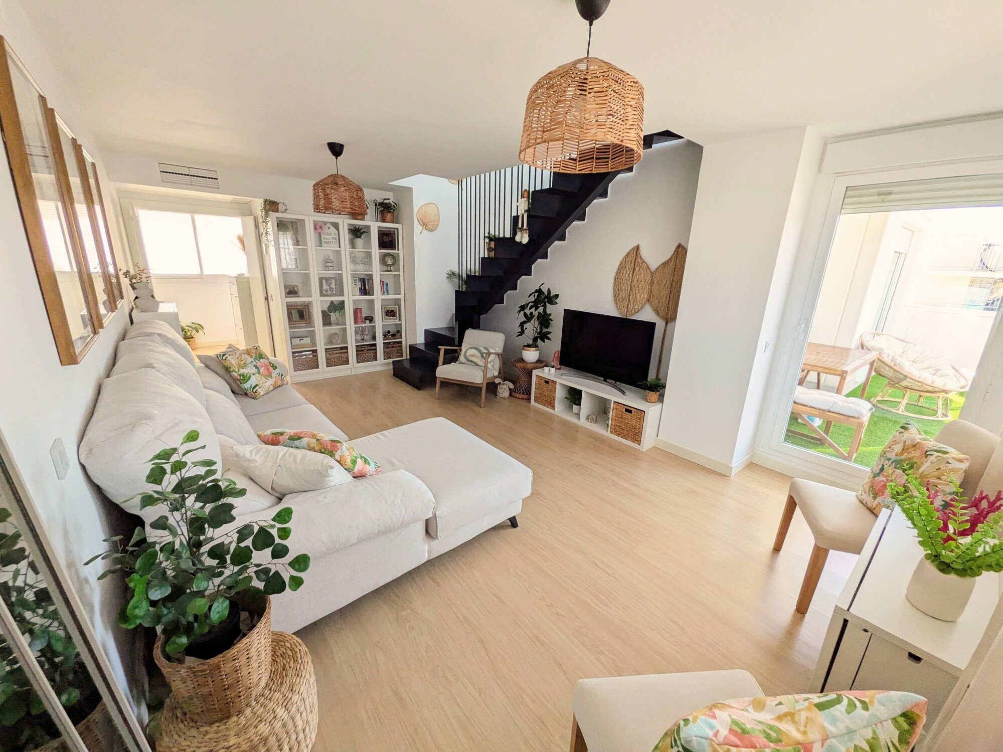 Exclusivo Ático Dúplex con Solárium y Vistas Panorámicas en Estepona.