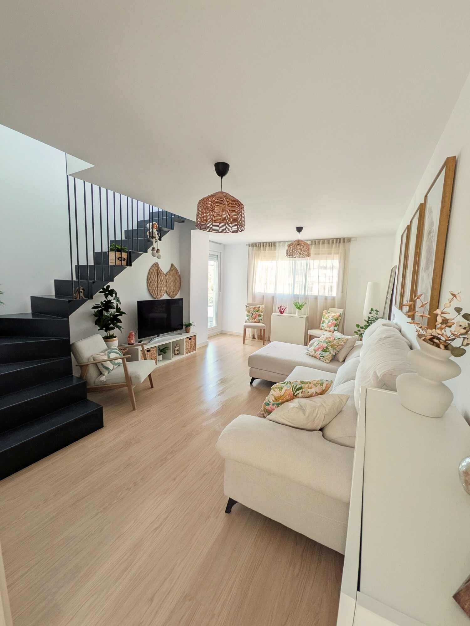 Exclusivo Ático Dúplex con Solárium y Vistas Panorámicas en Estepona.