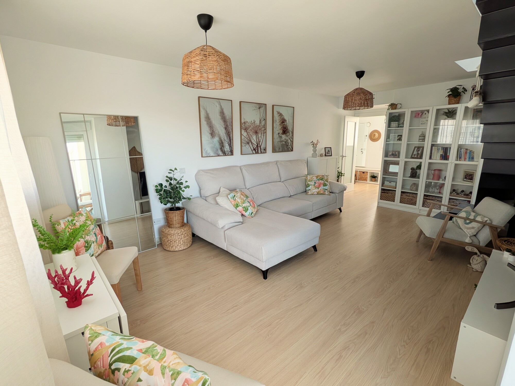 Exclusivo Ático Dúplex con Solárium y Vistas Panorámicas en Estepona.
