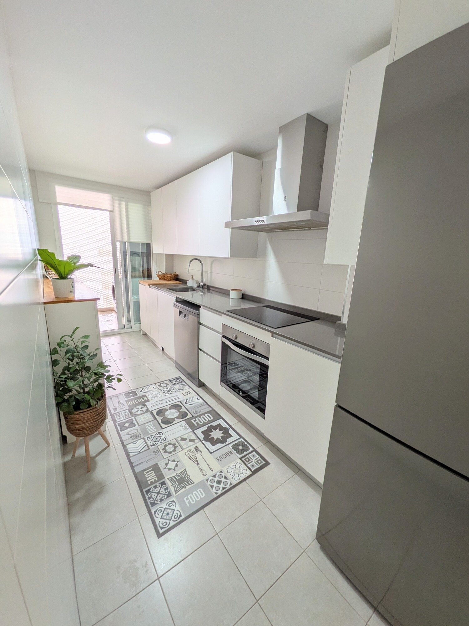 Exclusivo Ático Dúplex con Solárium y Vistas Panorámicas en Estepona.