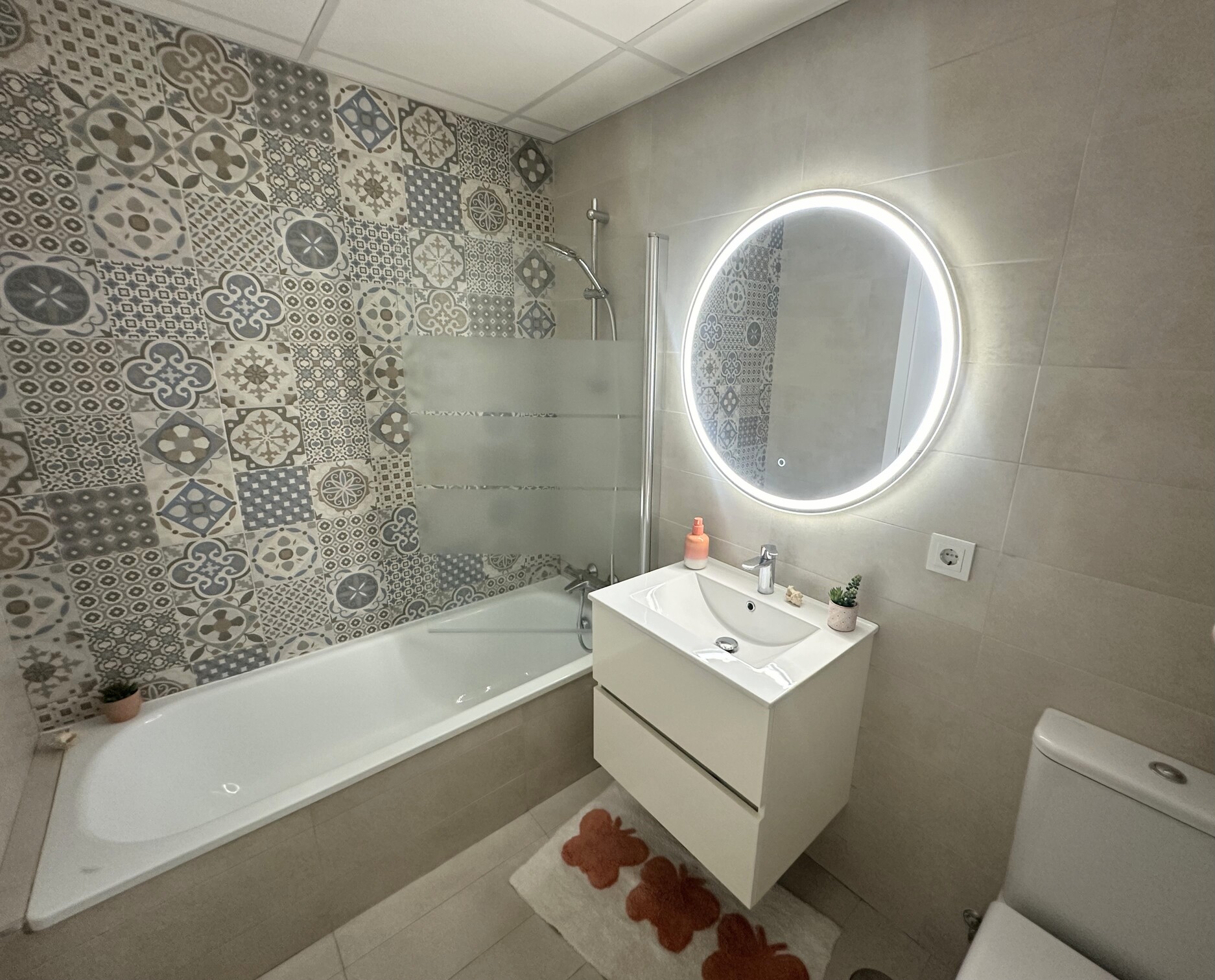 Exclusivo Ático Dúplex con Solárium y Vistas Panorámicas en Estepona.