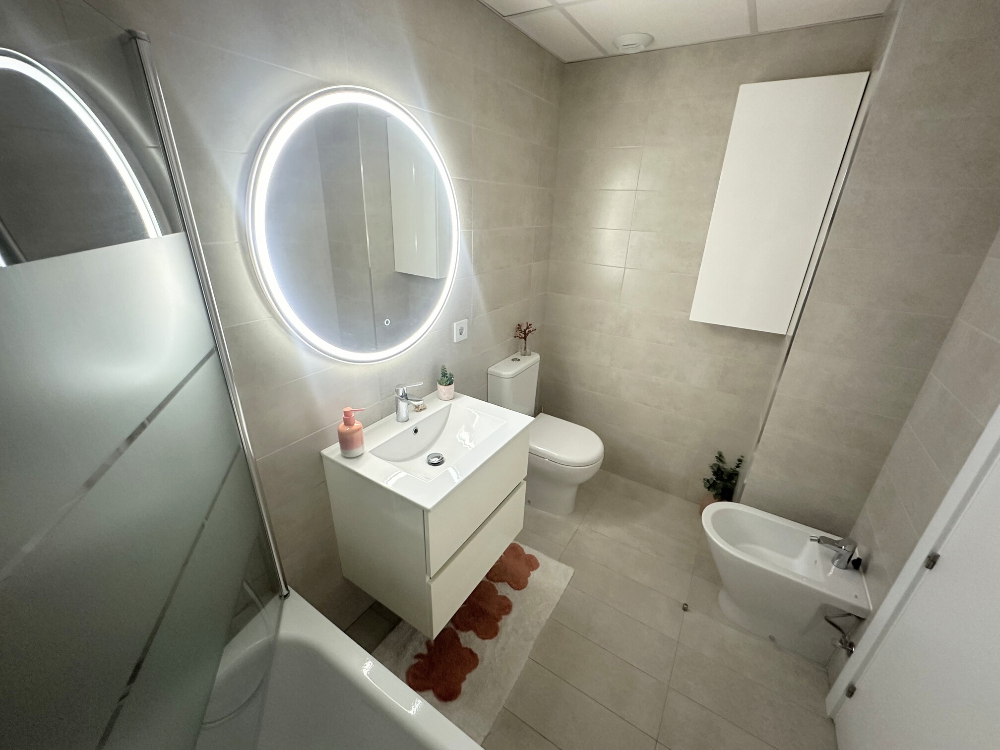 Exclusivo Ático Dúplex con Solárium y Vistas Panorámicas en Estepona.