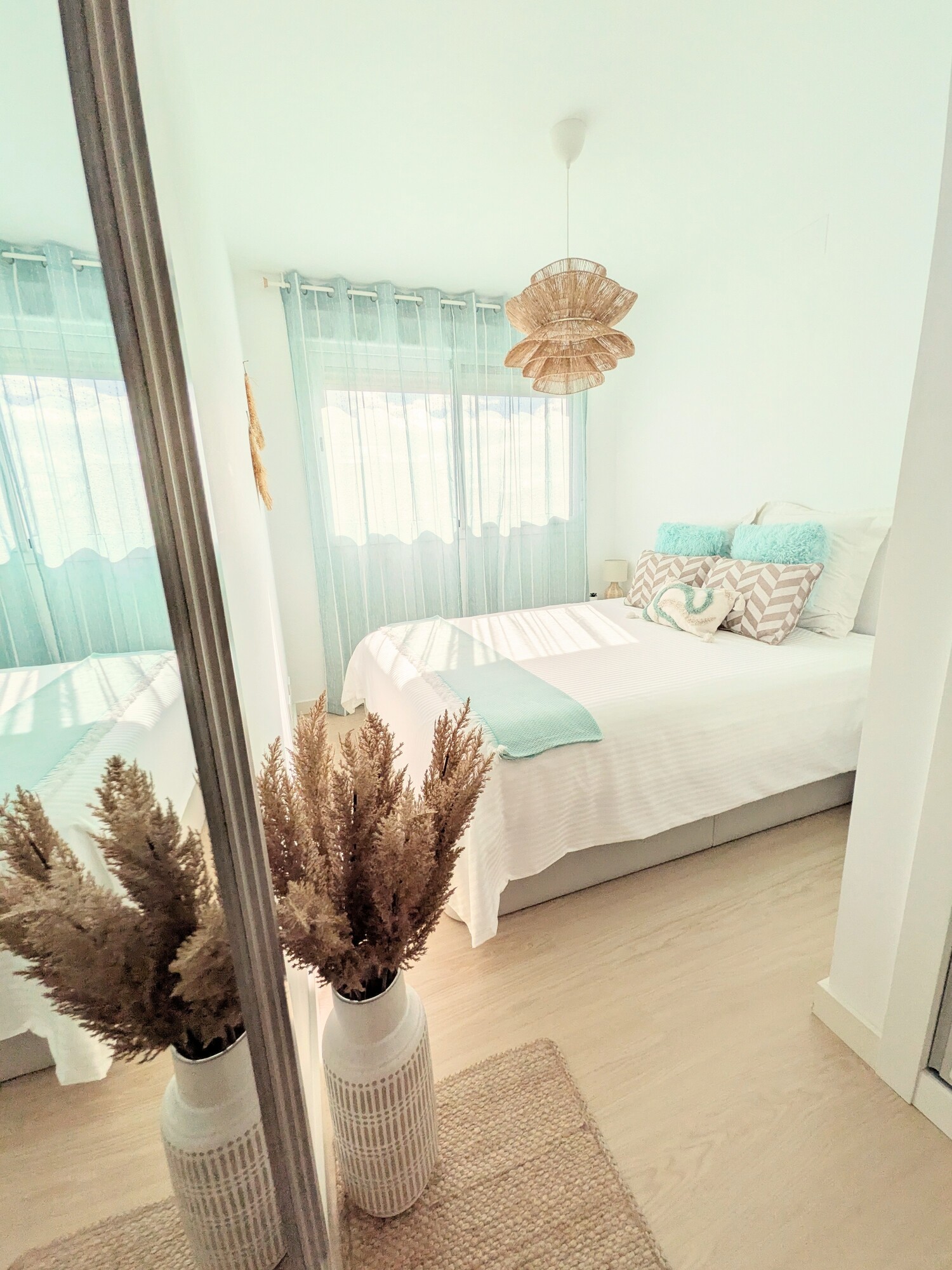 Exclusivo Ático Dúplex con Solárium y Vistas Panorámicas en Estepona.