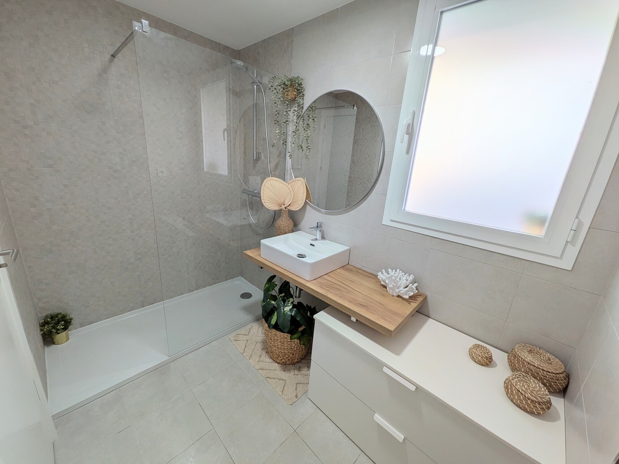 Exclusivo Ático Dúplex con Solárium y Vistas Panorámicas en Estepona.