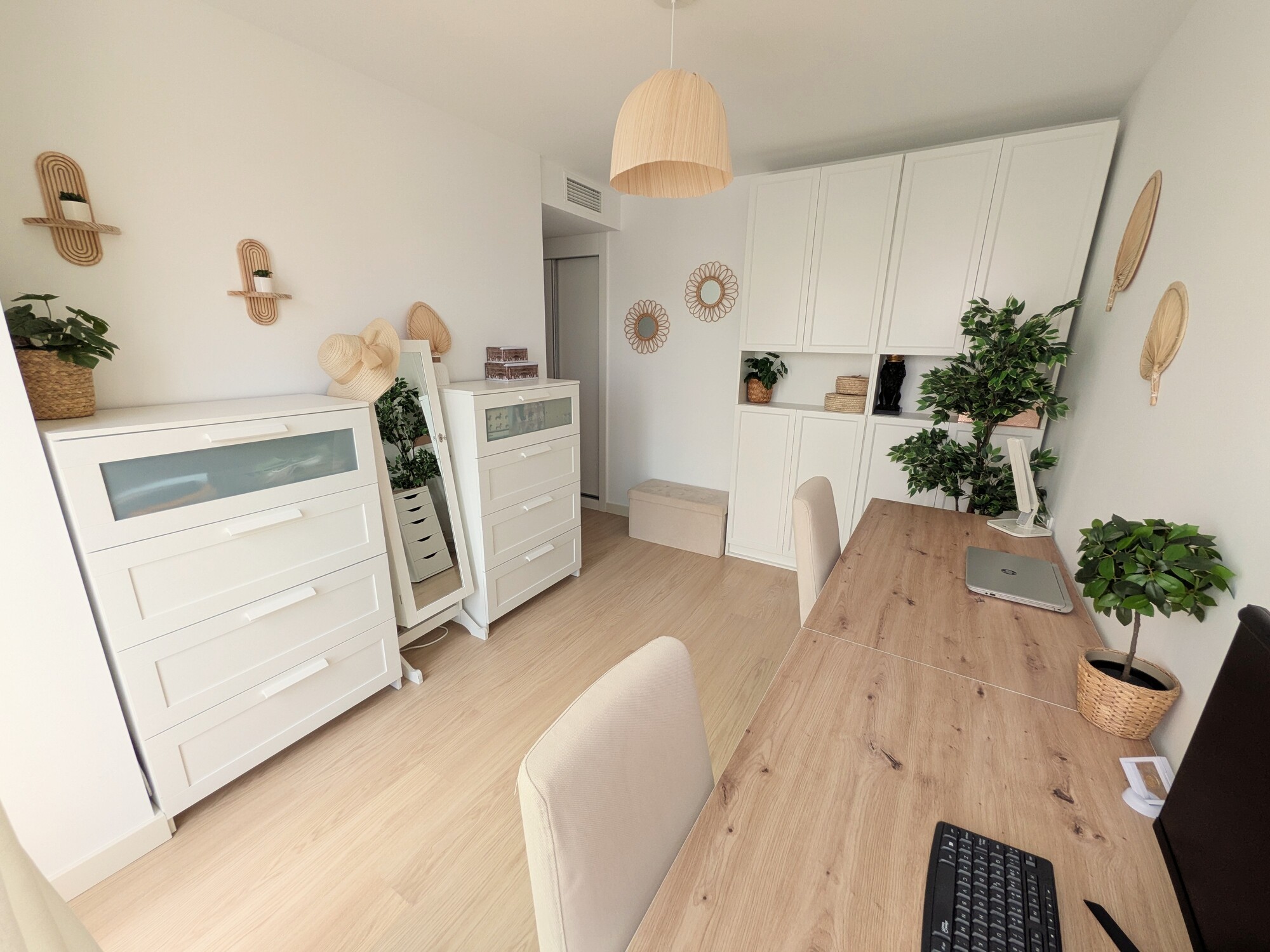 Exclusivo Ático Dúplex con Solárium y Vistas Panorámicas en Estepona.