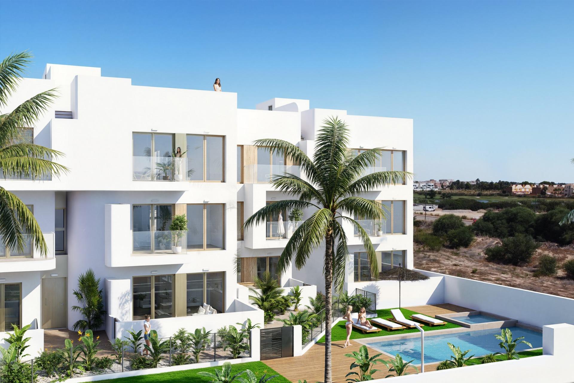 Complejo residencial de nueva construcción en Los Alcázares, en primera línea del campo de golf Serena