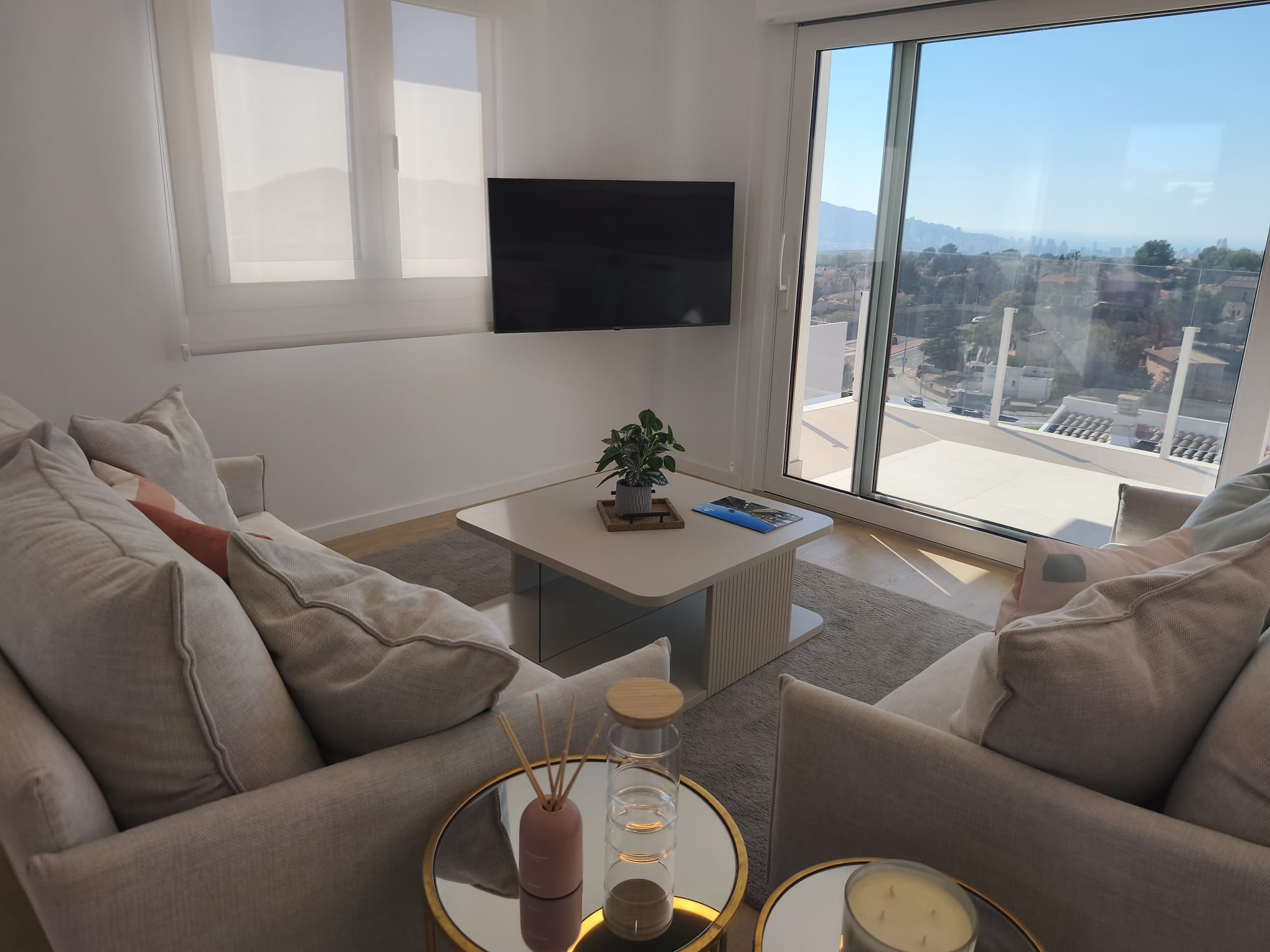 Adosado de Lujo en La Nucía: Vistas y Estilo de Vida