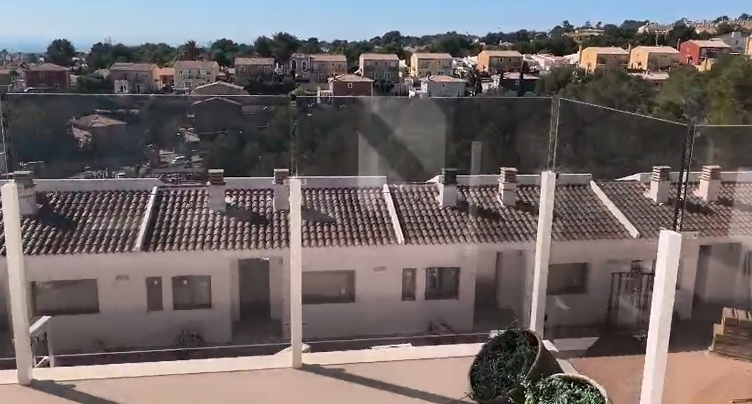 Adosado de Lujo en La Nucía: Vistas y Estilo de Vida