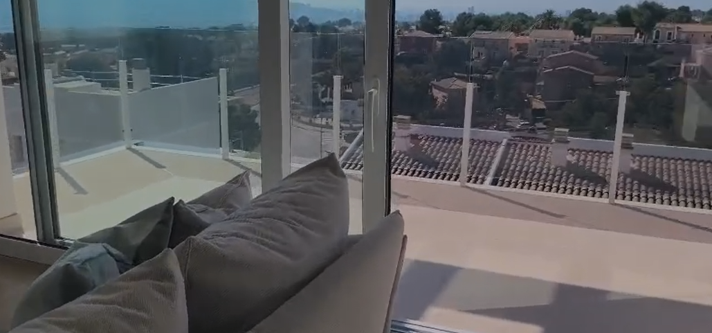Adosado de Lujo en La Nucía: Vistas y Estilo de Vida