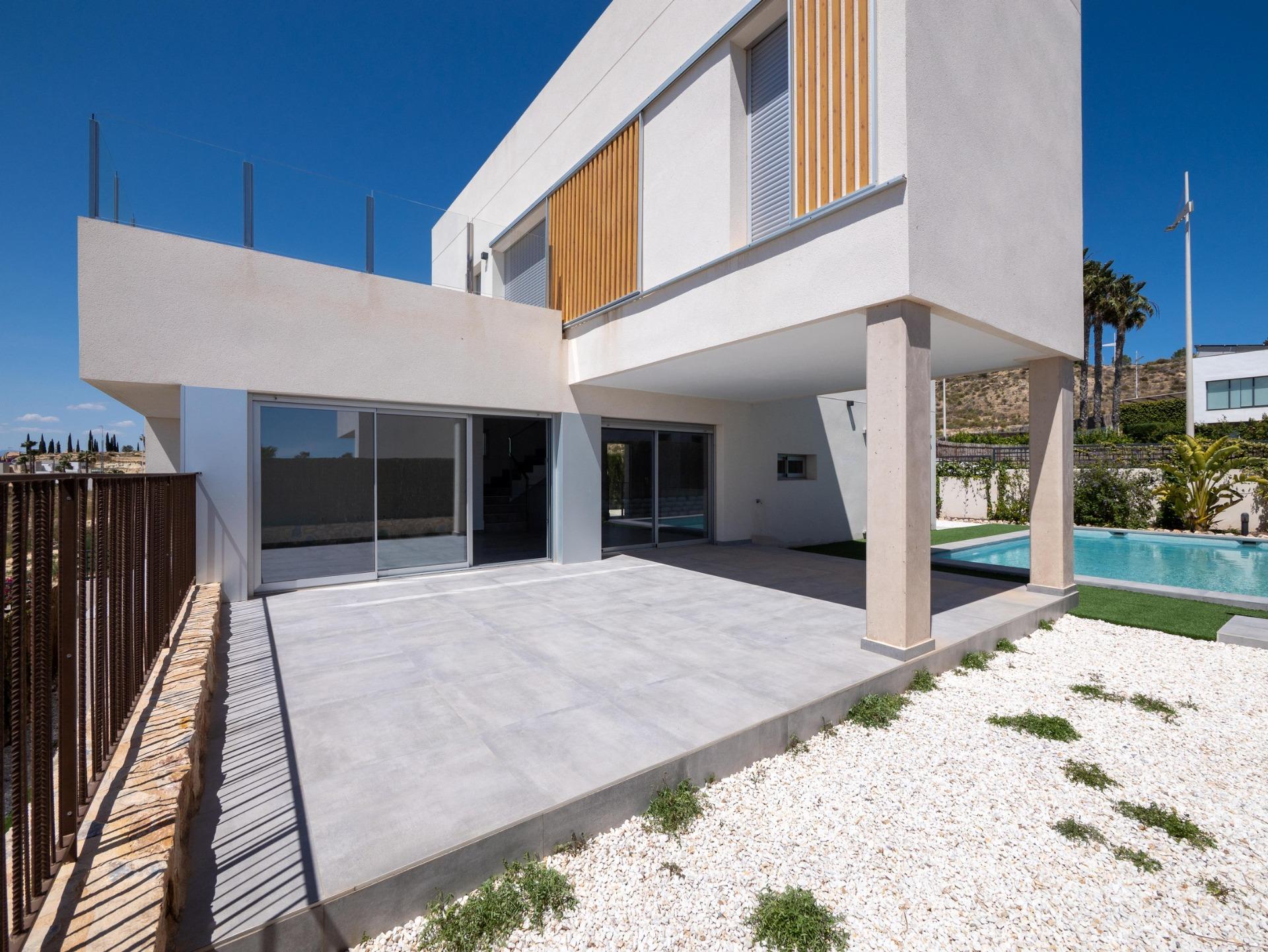 VILLA DE DISEñO MODERNO CON VISTAS AL GOLF, Villa de lujo en Algorfa, Costa Blanca Sur. 4 hab, 3 baños, vistas golf. Estilo mediterráneo moderno. ¡Oportunidad única en Alicante!