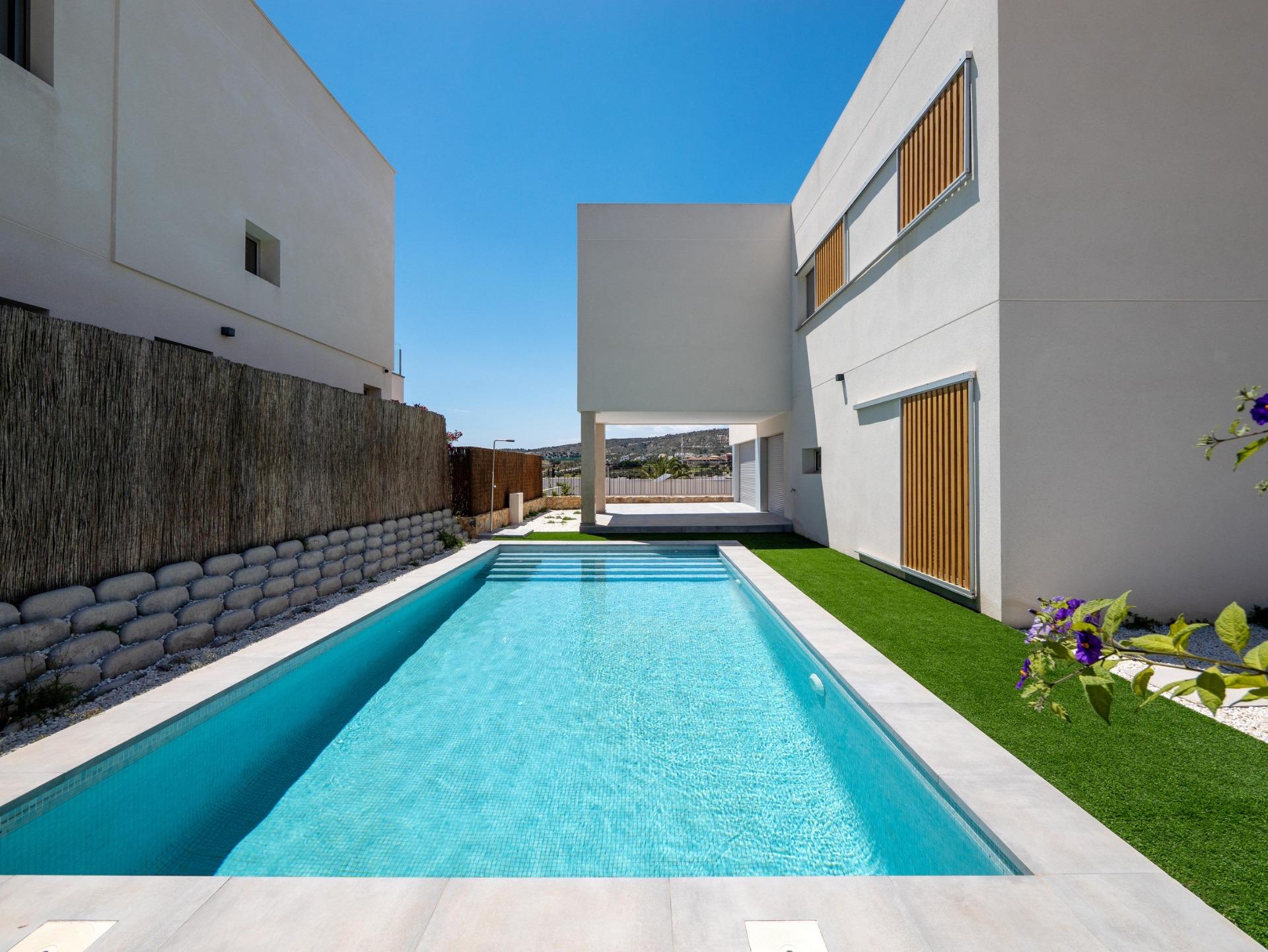 VILLA DE DISEñO MODERNO CON VISTAS AL GOLF, Villa de lujo en Algorfa, Costa Blanca Sur. 4 hab, 3 baños, vistas golf. Estilo mediterráneo moderno. ¡Oportunidad única en Alicante!