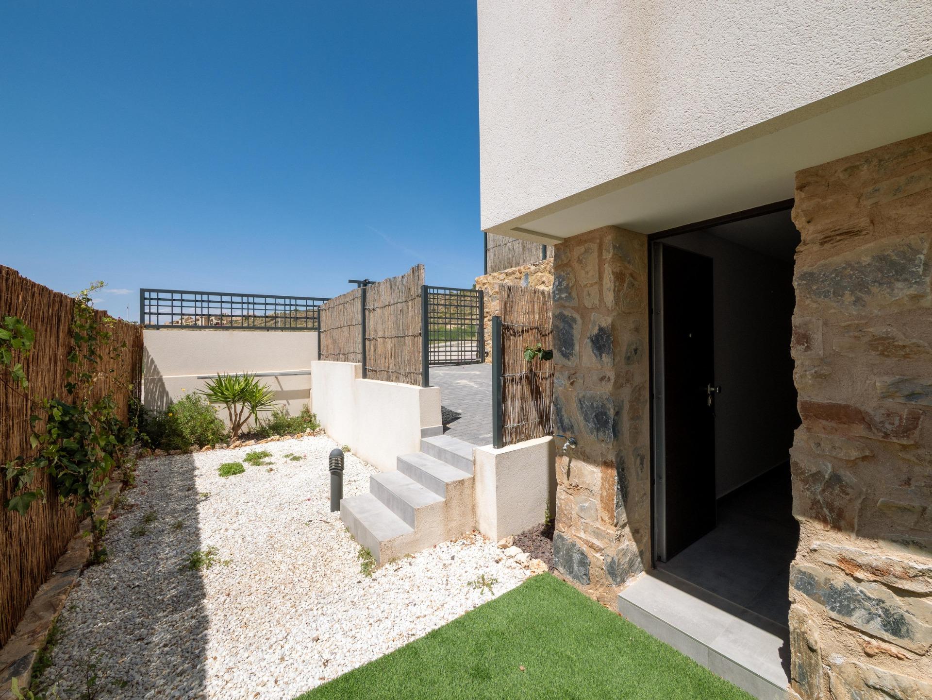 VILLA DE DISEñO MODERNO CON VISTAS AL GOLF, Villa de lujo en Algorfa, Costa Blanca Sur. 4 hab, 3 baños, vistas golf. Estilo mediterráneo moderno. ¡Oportunidad única en Alicante!