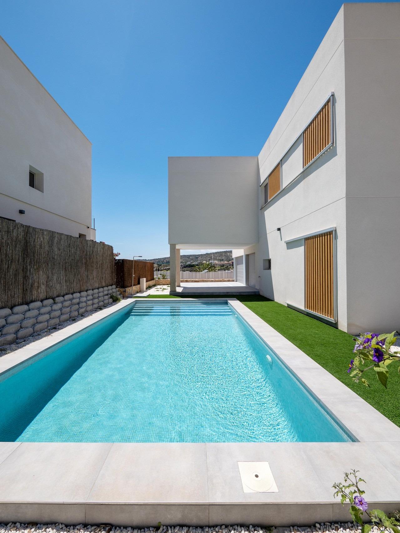 VILLA DE DISEñO MODERNO CON VISTAS AL GOLF, Villa de lujo en Algorfa, Costa Blanca Sur. 4 hab, 3 baños, vistas golf. Estilo mediterráneo moderno. ¡Oportunidad única en Alicante!