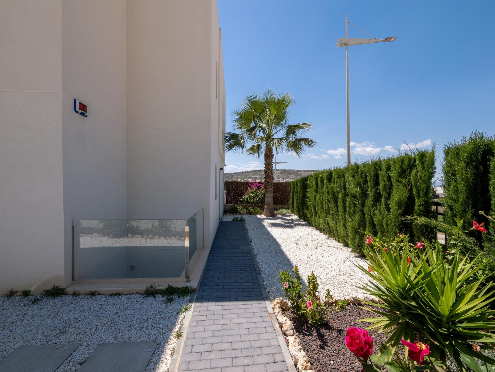 VILLA DE DISEñO MODERNO CON VISTAS AL GOLF, Villa de lujo en Algorfa, Costa Blanca Sur. 4 hab, 3 baños, vistas golf. Estilo mediterráneo moderno. ¡Oportunidad única en Alicante!
