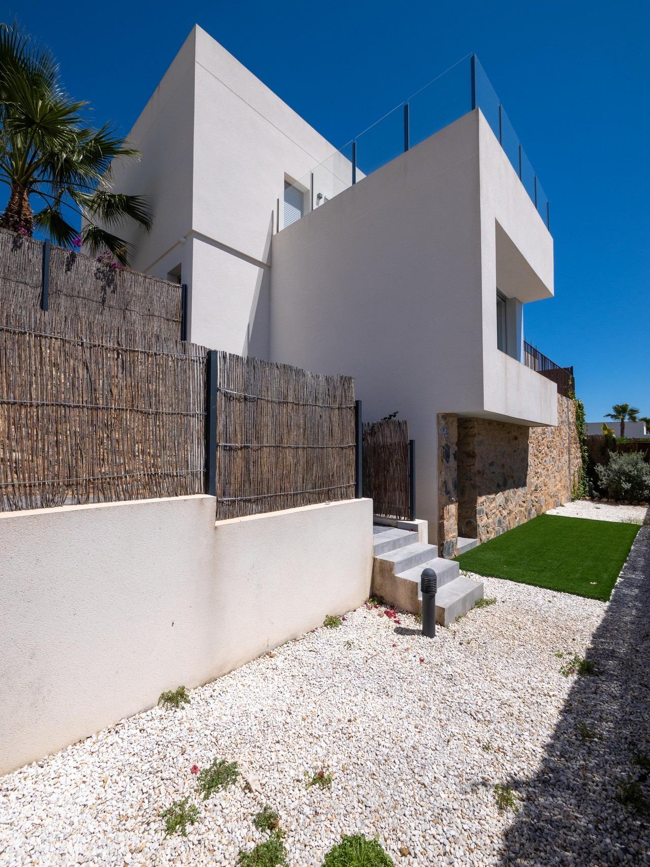 VILLA DE DISEñO MODERNO CON VISTAS AL GOLF, Villa de lujo en Algorfa, Costa Blanca Sur. 4 hab, 3 baños, vistas golf. Estilo mediterráneo moderno. ¡Oportunidad única en Alicante!