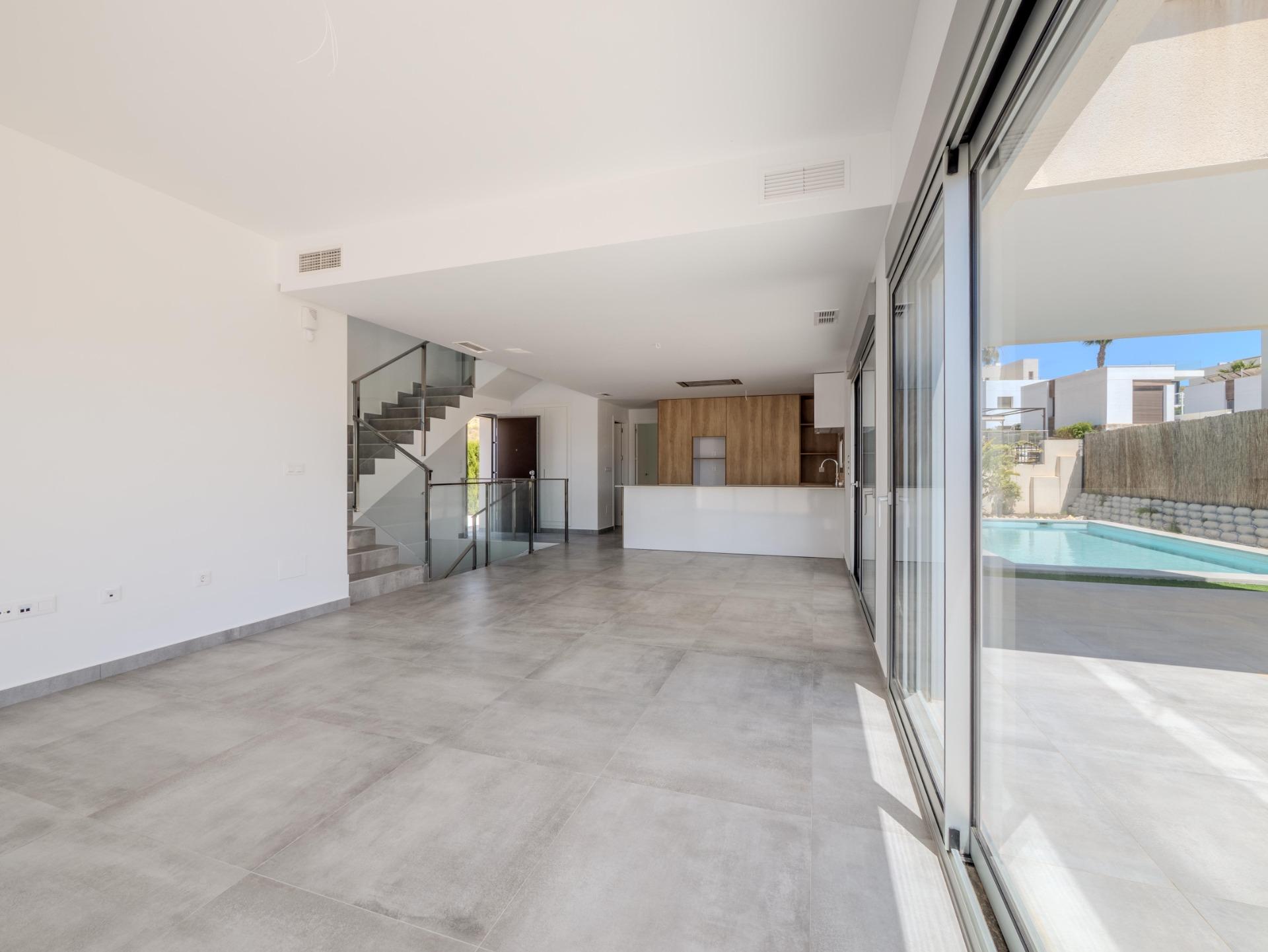 VILLA DE DISEñO MODERNO CON VISTAS AL GOLF, Villa de lujo en Algorfa, Costa Blanca Sur. 4 hab, 3 baños, vistas golf. Estilo mediterráneo moderno. ¡Oportunidad única en Alicante!