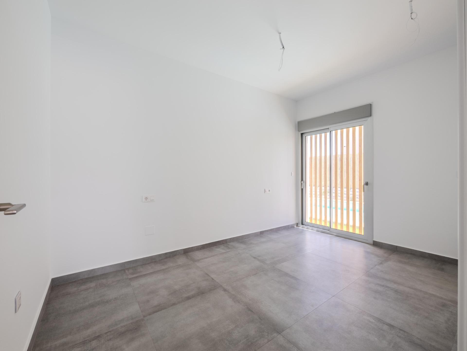 VILLA DE DISEñO MODERNO CON VISTAS AL GOLF, Villa de lujo en Algorfa, Costa Blanca Sur. 4 hab, 3 baños, vistas golf. Estilo mediterráneo moderno. ¡Oportunidad única en Alicante!