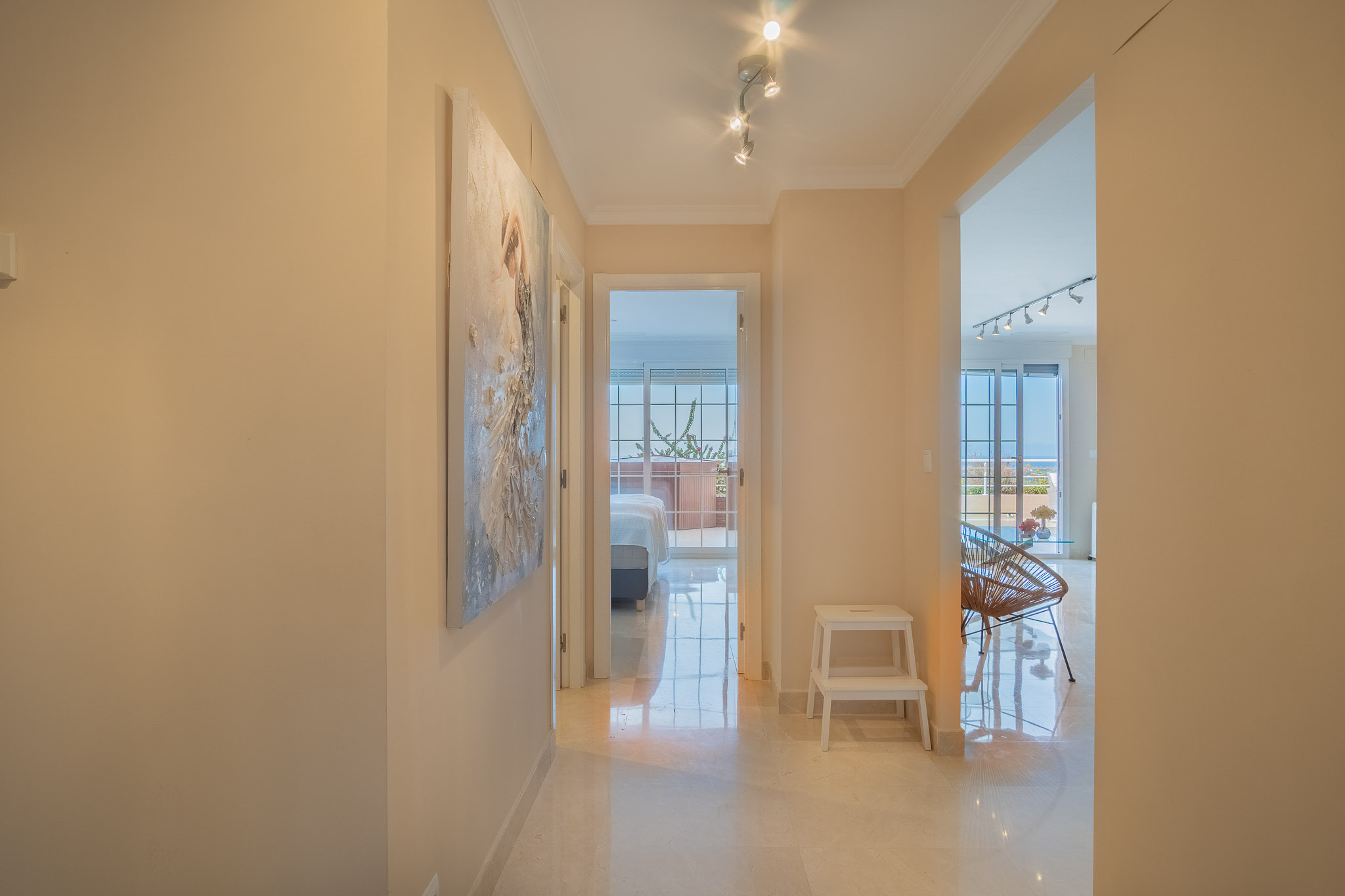 Apartamento en Venta 1, Lujoso apartamento en La Sella, Pedreguer. Disfrute de 3 dorm., 2 baños, terraza con jacuzzi y vistas al mar. Exclusiva urbanización con golf, piscina y segurid
