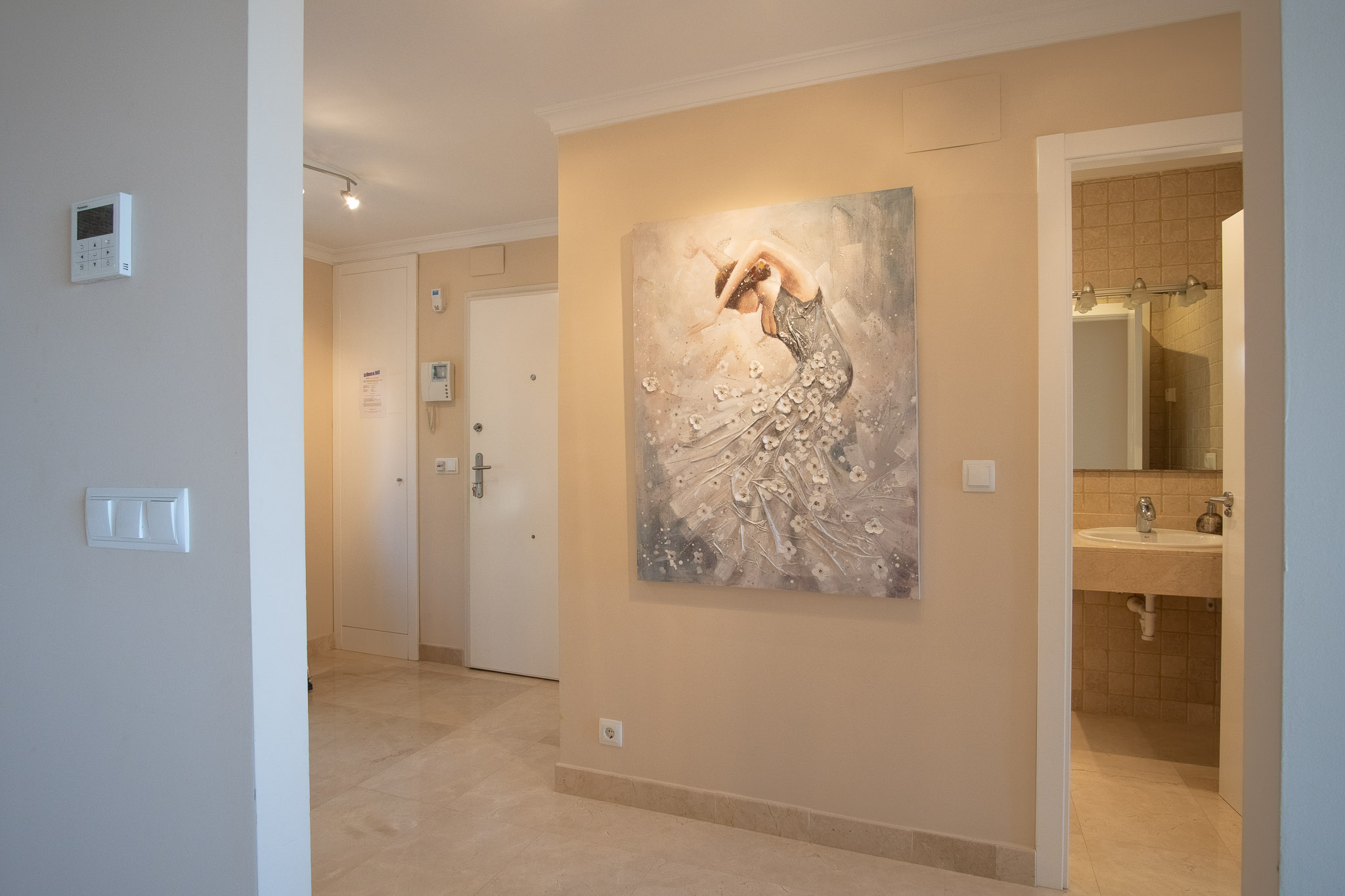 Apartamento en Venta 1, Lujoso apartamento en La Sella, Pedreguer. Disfrute de 3 dorm., 2 baños, terraza con jacuzzi y vistas al mar. Exclusiva urbanización con golf, piscina y segurid