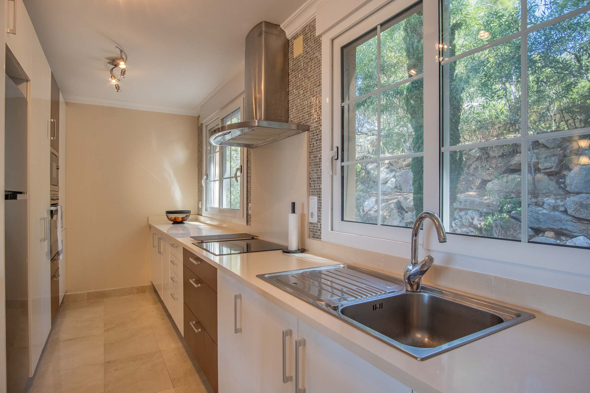 Apartamento en Venta 1, Lujoso apartamento en La Sella, Pedreguer. Disfrute de 3 dorm., 2 baños, terraza con jacuzzi y vistas al mar. Exclusiva urbanización con golf, piscina y segurid