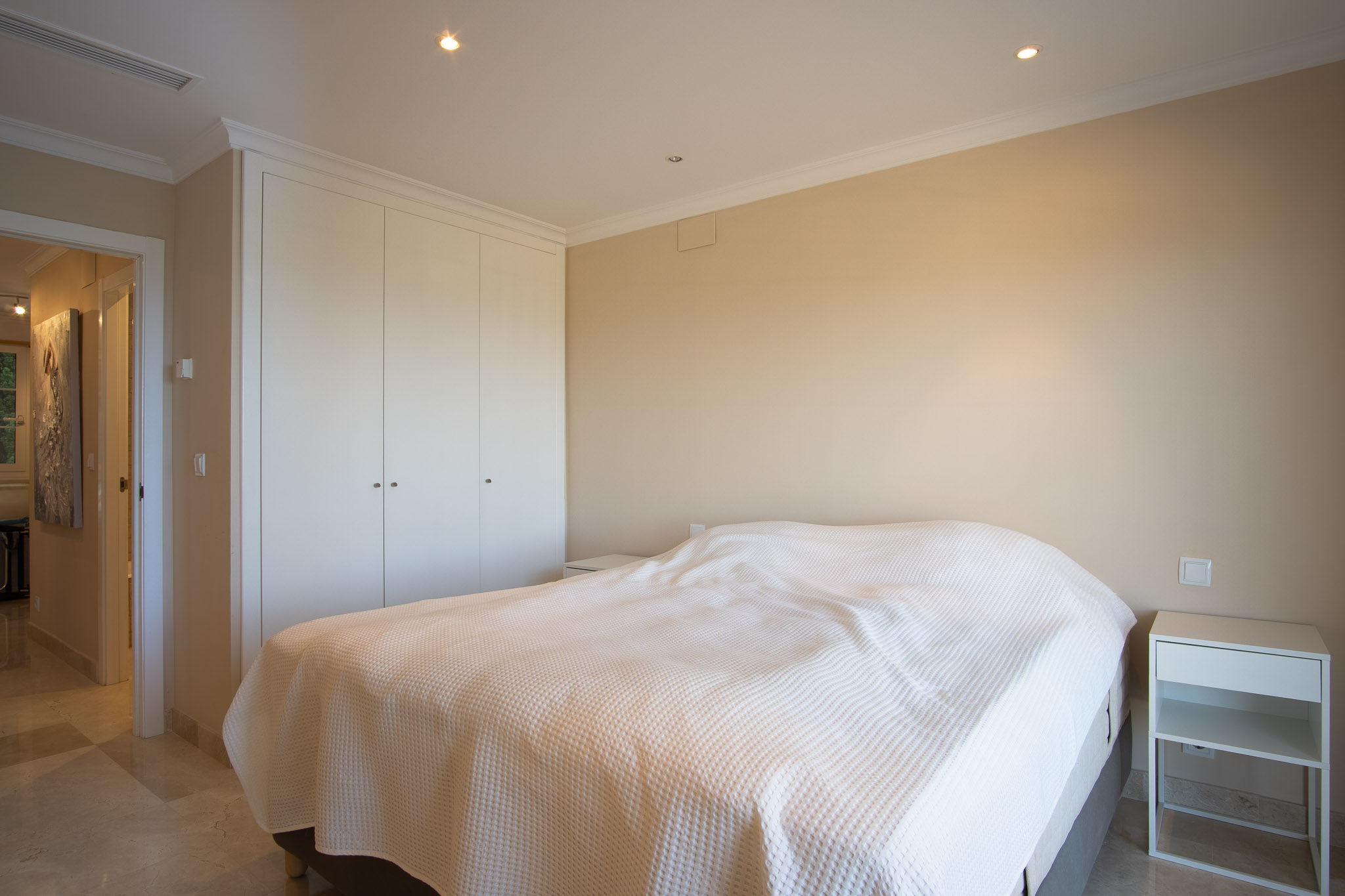 Apartamento en Venta 1, Lujoso apartamento en La Sella, Pedreguer. Disfrute de 3 dorm., 2 baños, terraza con jacuzzi y vistas al mar. Exclusiva urbanización con golf, piscina y segurid