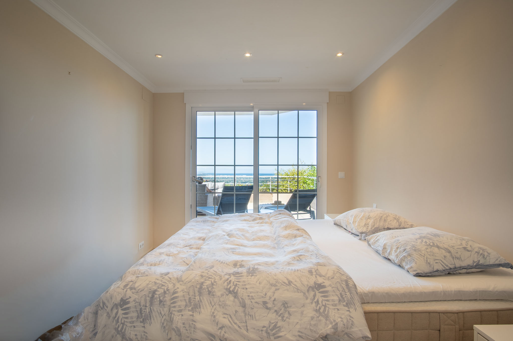 Apartamento en Venta 1, Lujoso apartamento en La Sella, Pedreguer. Disfrute de 3 dorm., 2 baños, terraza con jacuzzi y vistas al mar. Exclusiva urbanización con golf, piscina y segurid