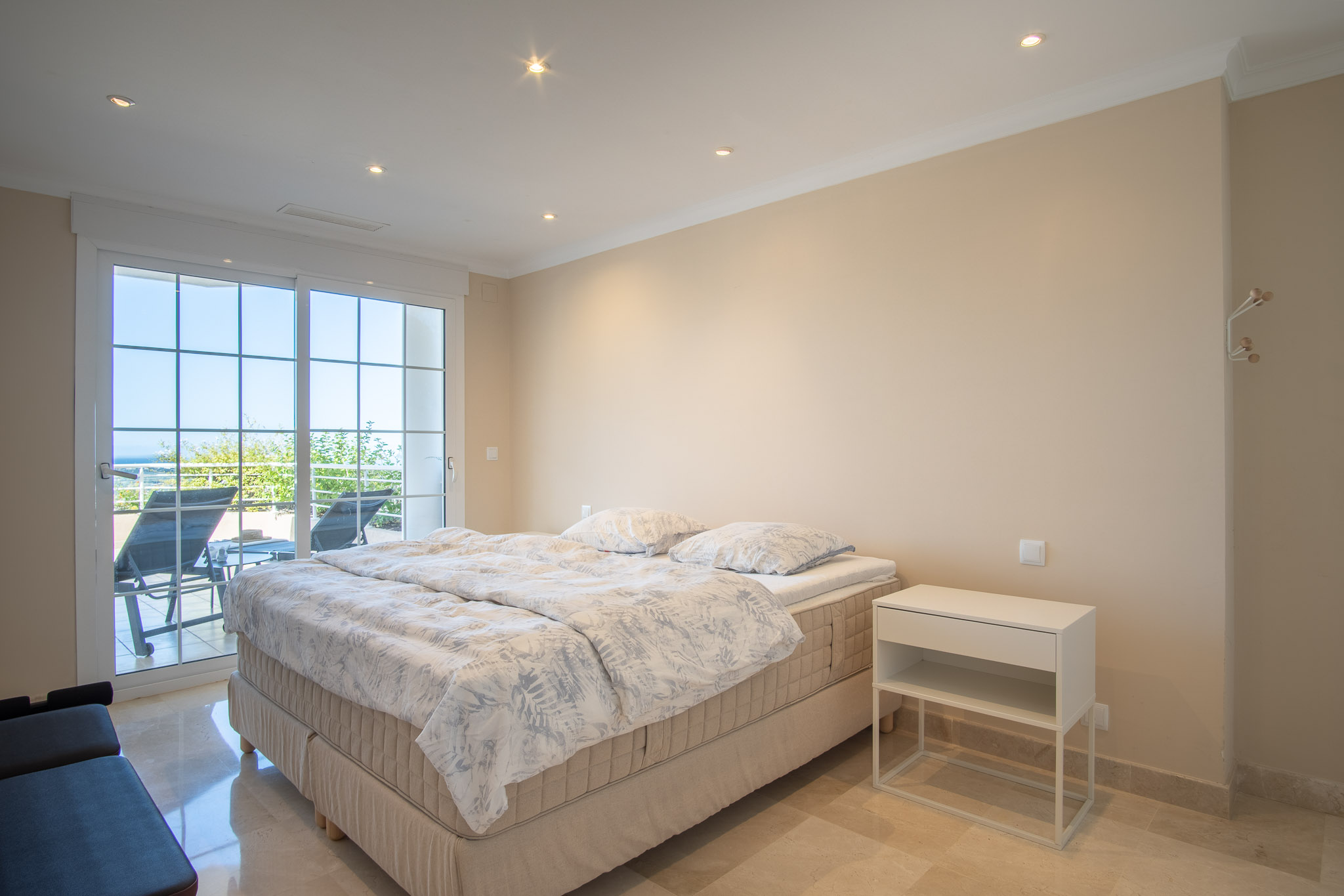 Apartamento en Venta 1, Lujoso apartamento en La Sella, Pedreguer. Disfrute de 3 dorm., 2 baños, terraza con jacuzzi y vistas al mar. Exclusiva urbanización con golf, piscina y segurid