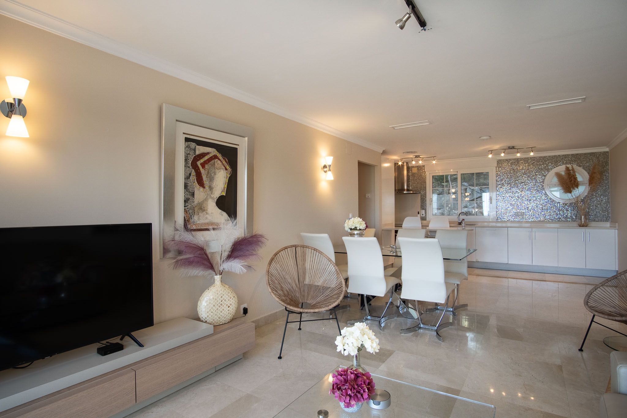 Apartamento en Venta 1, Lujoso apartamento en La Sella, Pedreguer. Disfrute de 3 dorm., 2 baños, terraza con jacuzzi y vistas al mar. Exclusiva urbanización con golf, piscina y segurid