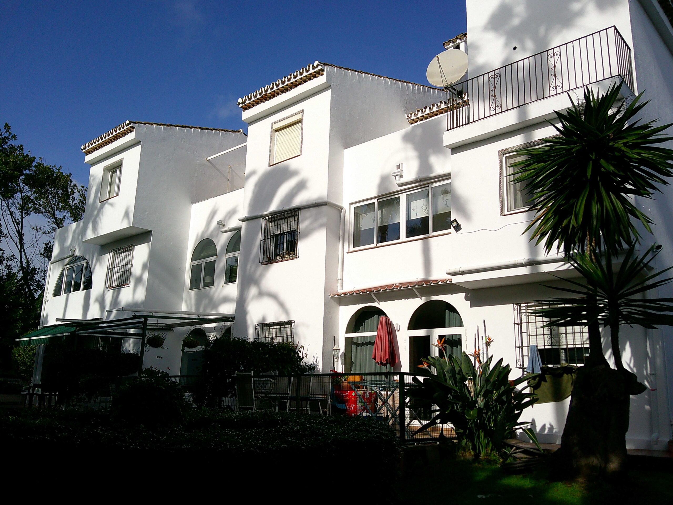 Estepona: Apartamento con Vistas al Mar en Hacienda Beach, Apartamento excepcional en Hacienda Beach, Estepona. 2 dorm, vistas al mar y acceso directo a la playa. Disfruta la Nueva Milla de Oro con piscina, seguridad 24