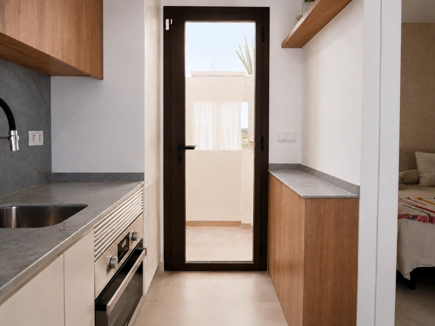 Adosados modernos en Dolores con piscina comunitaria, Exclusivos adosados modernos en Dolores, Alicante. Disfruta de vida mediterránea, solárium con vistas, piscina comunitaria y cercanía a playas. ¡Tu sueño en Cos