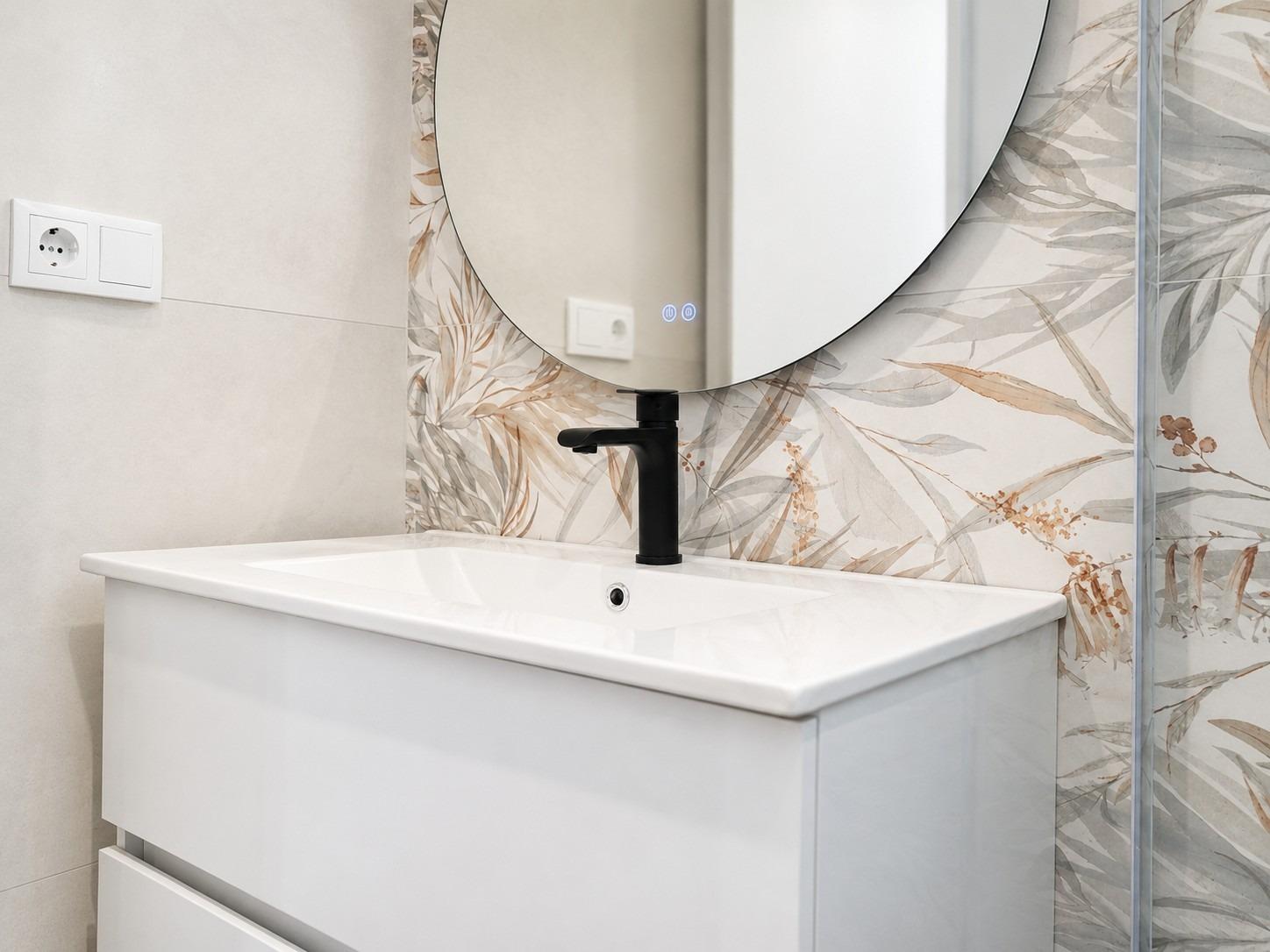 Adosados modernos en Dolores con piscina comunitaria, Exclusivos adosados modernos en Dolores, Alicante. Disfruta de vida mediterránea, solárium con vistas, piscina comunitaria y cercanía a playas. ¡Tu sueño en Cos