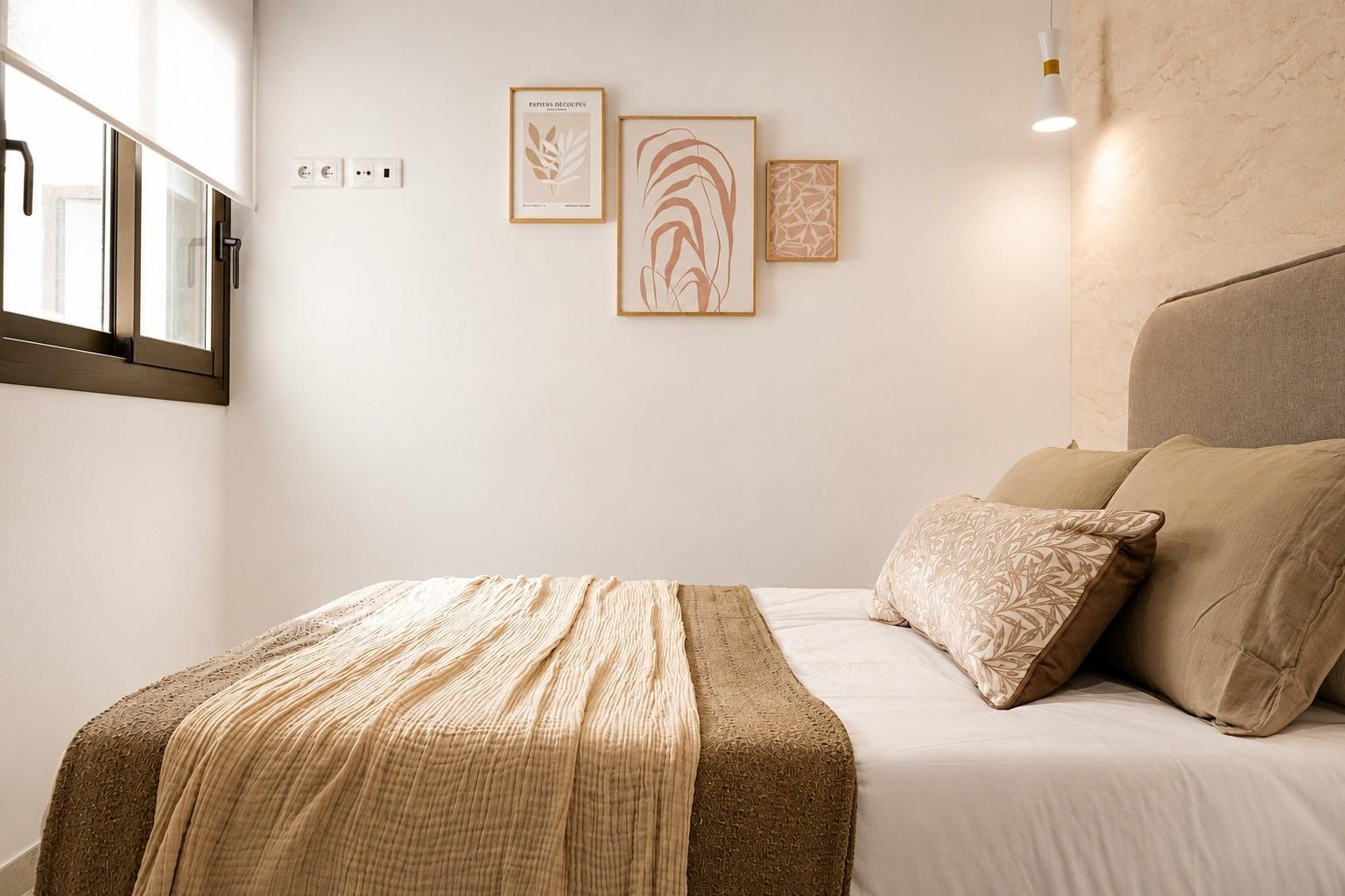 Adosados modernos en Dolores con piscina comunitaria, Exclusivos adosados modernos en Dolores, Alicante. Disfruta de vida mediterránea, solárium con vistas, piscina comunitaria y cercanía a playas. ¡Tu sueño en Cos