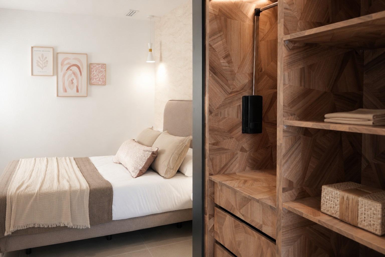 Adosados modernos en Dolores con piscina comunitaria, Exclusivos adosados modernos en Dolores, Alicante. Disfruta de vida mediterránea, solárium con vistas, piscina comunitaria y cercanía a playas. ¡Tu sueño en Cos