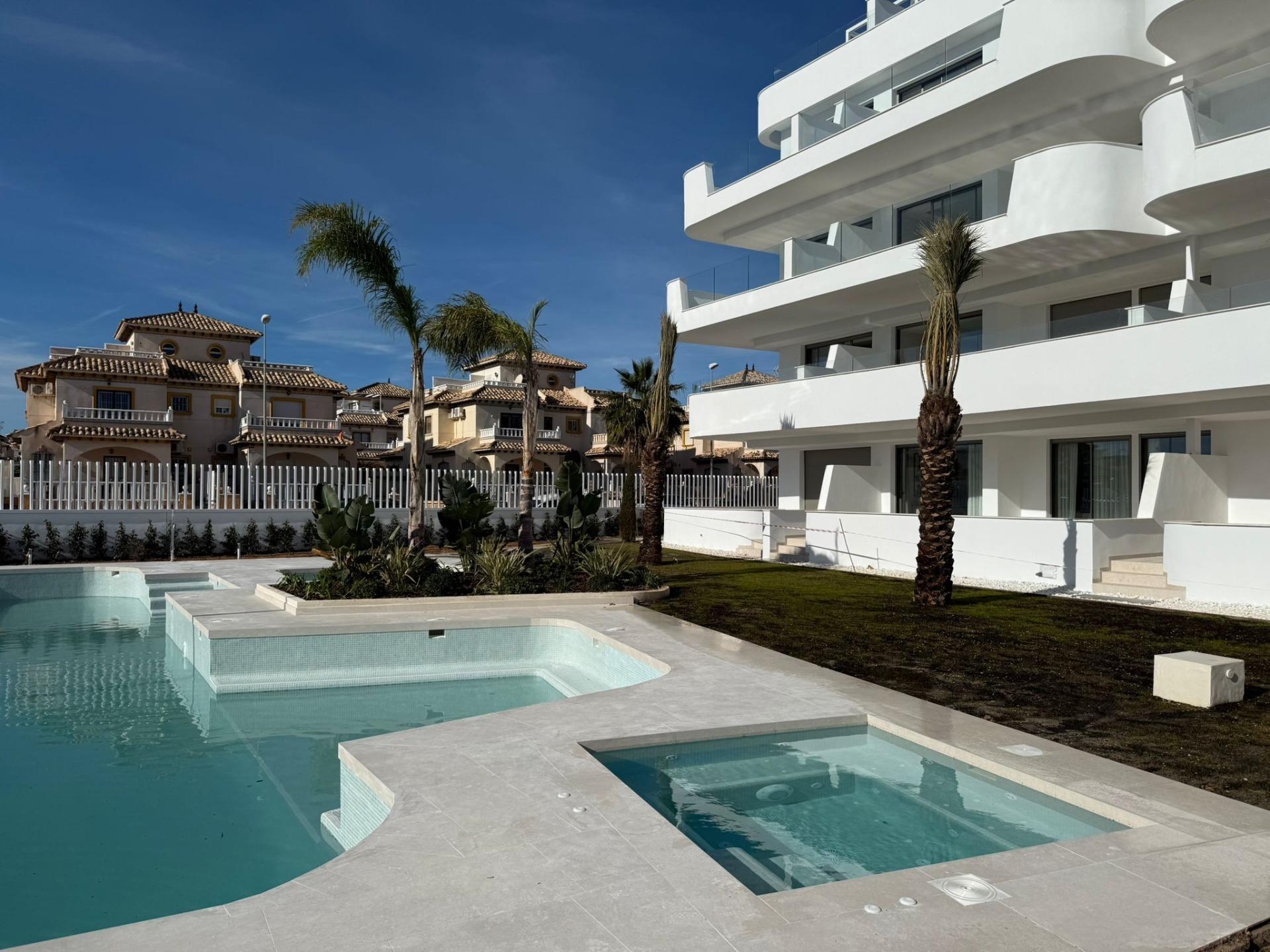 COMPLEJO RESIDENCIAL DE OBRA NUEVA EN LOMAS DE CABO ROIG