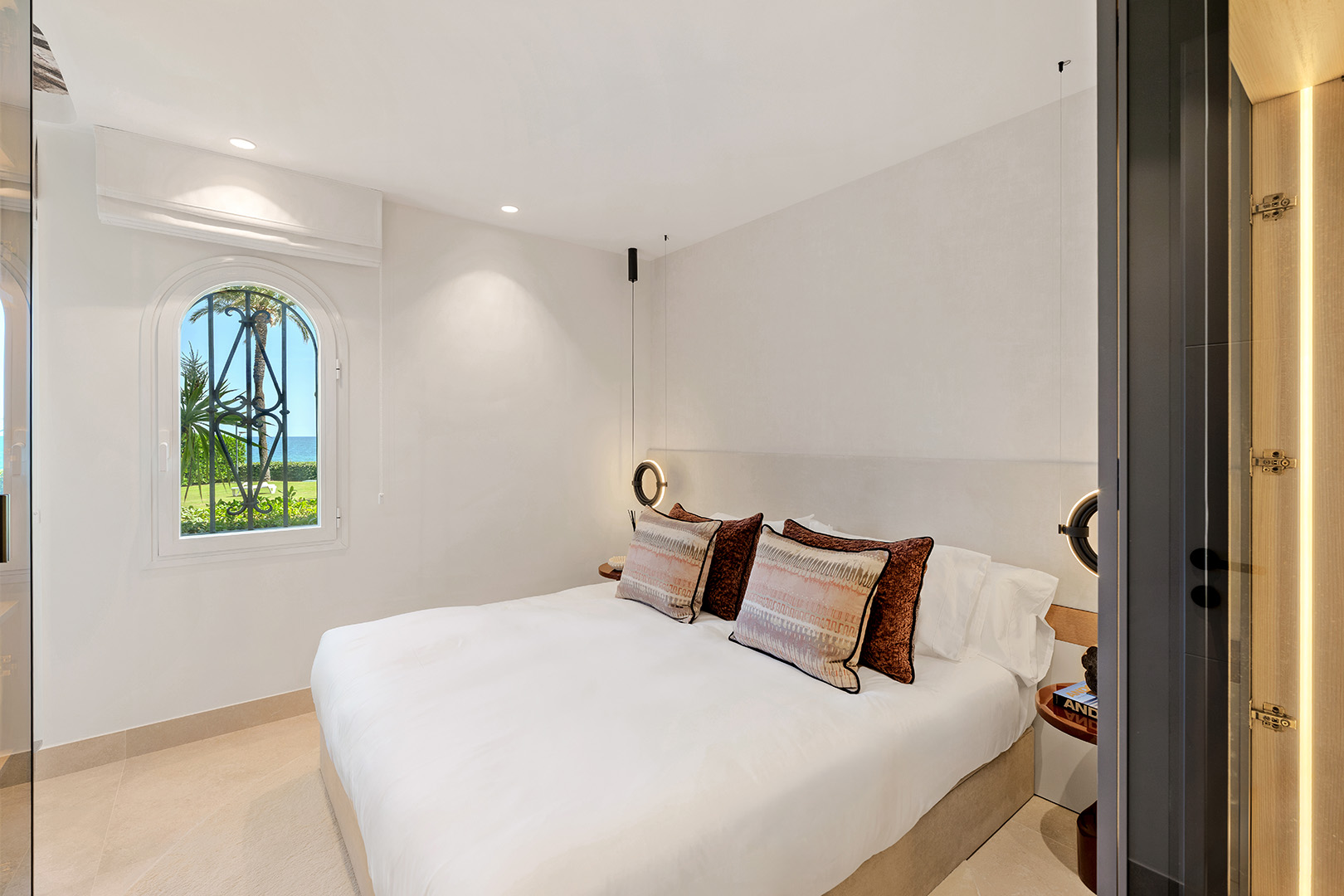 Exclusivo Apartamento de Lujo en Primera Línea de Playa, Estepona