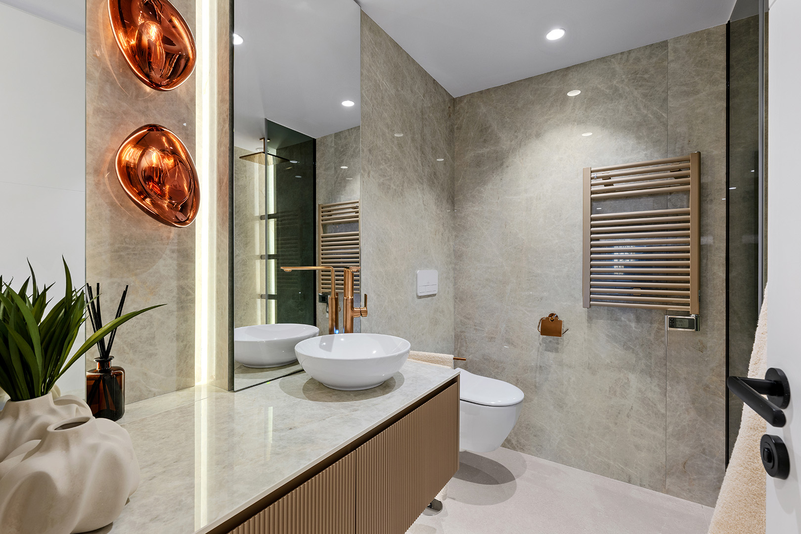 Exclusivo Apartamento de Lujo en Primera Línea de Playa, Estepona